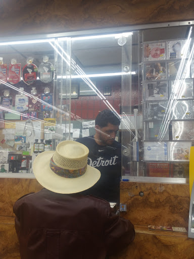 Liquor Store «In N Out Liquor», reviews and photos, 687 University Dr, Pontiac, MI 48342, USA