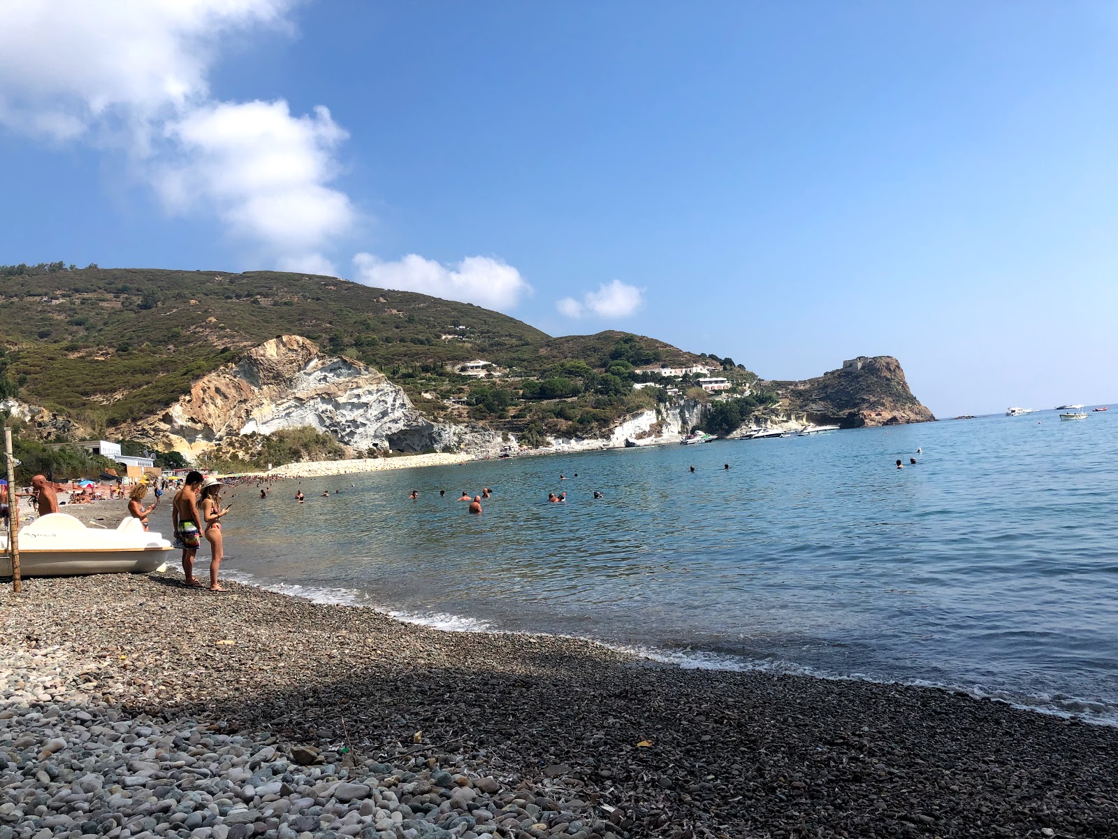 Fotografie cu Frontone beach - locul popular printre cunoscătorii de relaxare