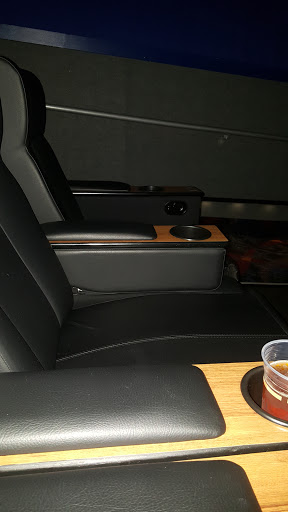 Movie Theater «Regal Cinemas Hilltop 9 Cinema», reviews and photos, 325 Beavercreek Rd, Oregon City, OR 97045, USA