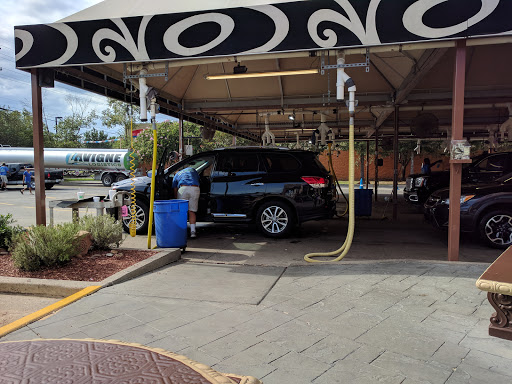 Blue Harbor Pointe Car Wash en Mandeville