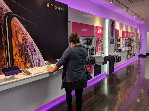 Cell Phone Store «T-Mobile», reviews and photos, 225 E 4th Ave, San Mateo, CA 94401, USA