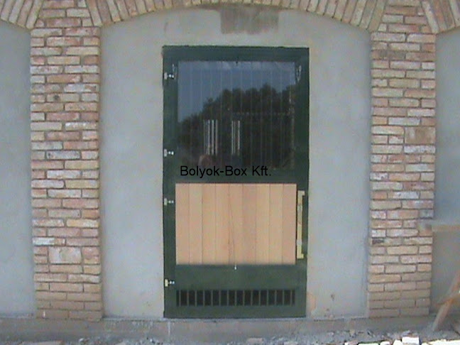 Bolyok-Box Kft.- lovas box, ló tenyésztés, istálló box, tolóajtós lovasboxox
