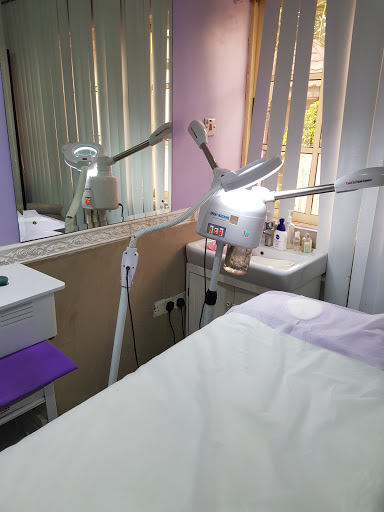 Spa Lavender, 21 Okunola-Aina St, Anthony, Ikeja, Nigeria, Accountant, state Niger