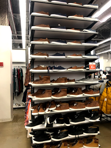 Clothing Store «Old Navy», reviews and photos, 40-24 College Point Blvd, Flushing, NY 11354, USA