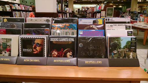 Book Store «Barnes & Noble», reviews and photos, 5132 W Saginaw Hwy, Lansing, MI 48917, USA