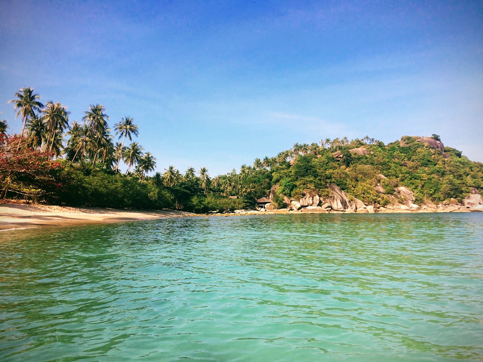Haad Tien Beach的照片 带有碧绿色纯水表面
