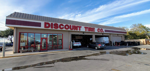 Tire Shop «Discount Tire Store - Leon Valley, TX», reviews and photos, 6221 Bandera Rd, Leon Valley, TX 78238, USA
