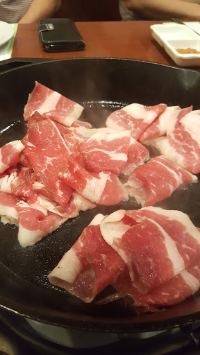 Shopping Mall «Oaktree Mall Shopping Center», reviews and photos, 2024 Center Ave n, Fort Lee, NJ 07024, USA