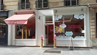 Benefit Cosmetics Boutique & BrowBar lounge à Paris