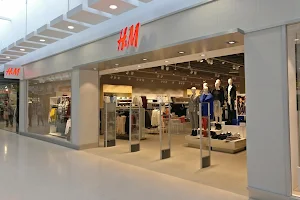 H&M image