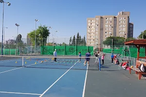 מרכז ספורט טניס ונופש image