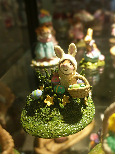 Gift Shop «First Capitol Trading Collectibles and Gifts», reviews and photos, 207 S Main St, St Charles, MO 63301, USA