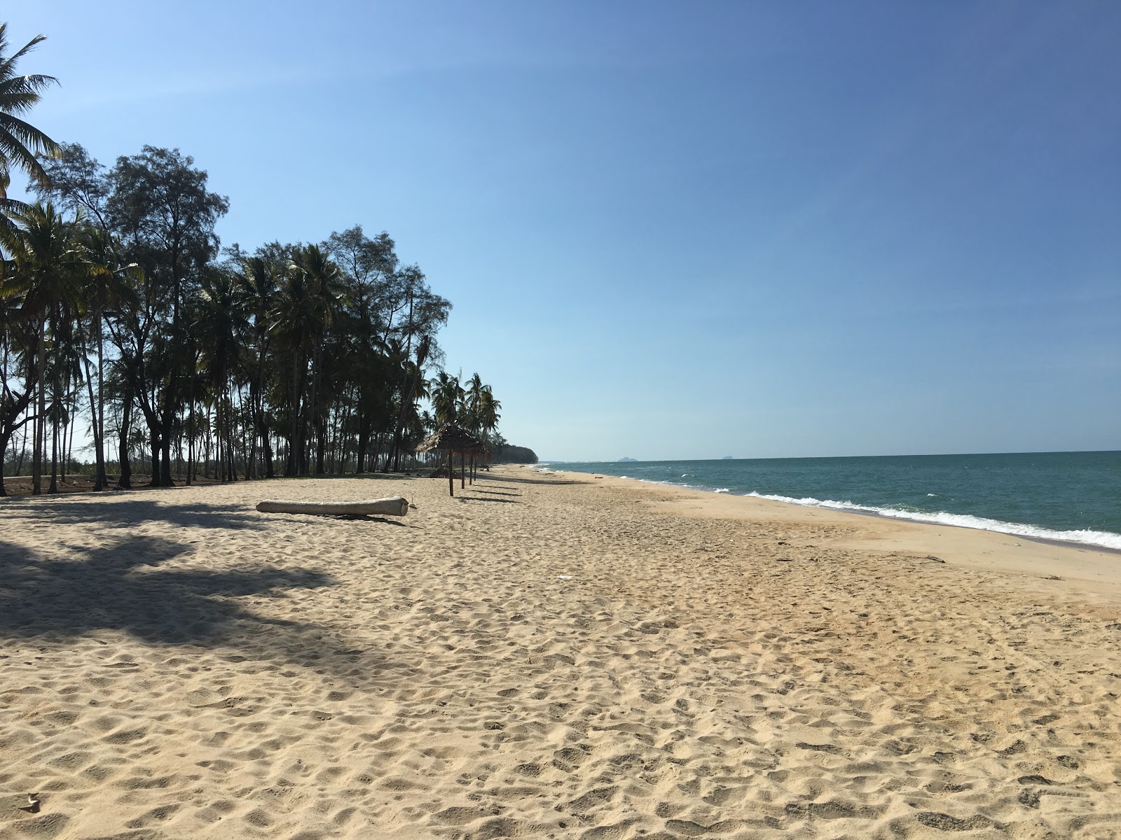 Foto af Penarik Beach med turkis vand overflade