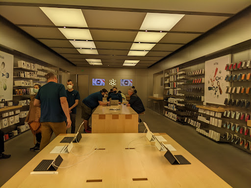 Computer Store «Apple Briarwood», reviews and photos, 100 Briarwood Cir, Ann Arbor, MI 48108, USA