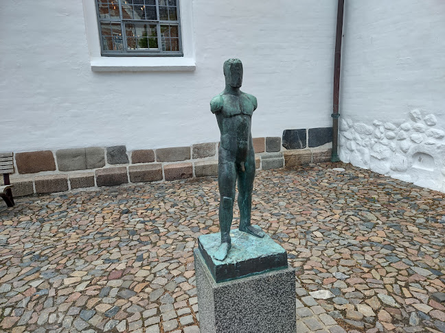 Anmeldelser af Skulptur "Stående mand" i Lemvig - Museum