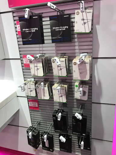 Cell Phone Store «T-Mobile», reviews and photos, 35020 Newark Blvd, Newark, CA 94560, USA
