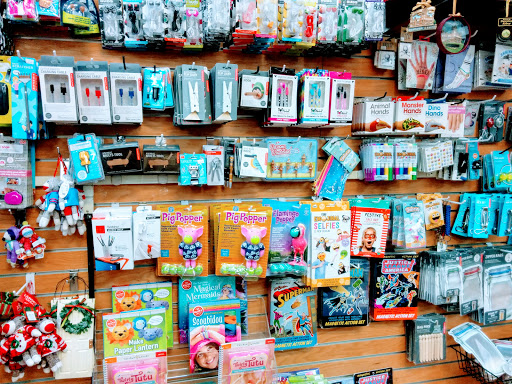 Gift Shop «Quilts Unlimited/ J. Fenton Gifts», reviews and photos, 118 E Main St, Charlottesville, VA 22902, USA