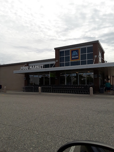 Supermarket «ALDI», reviews and photos, 505 Memorial Dr, Chicopee, MA 01020, USA