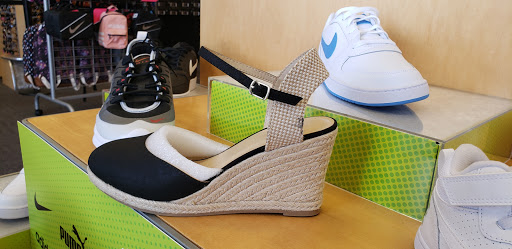 Shoe Store «Shoe Carnival», reviews and photos, 4636 S Scatterfield Rd, Anderson, IN 46013, USA