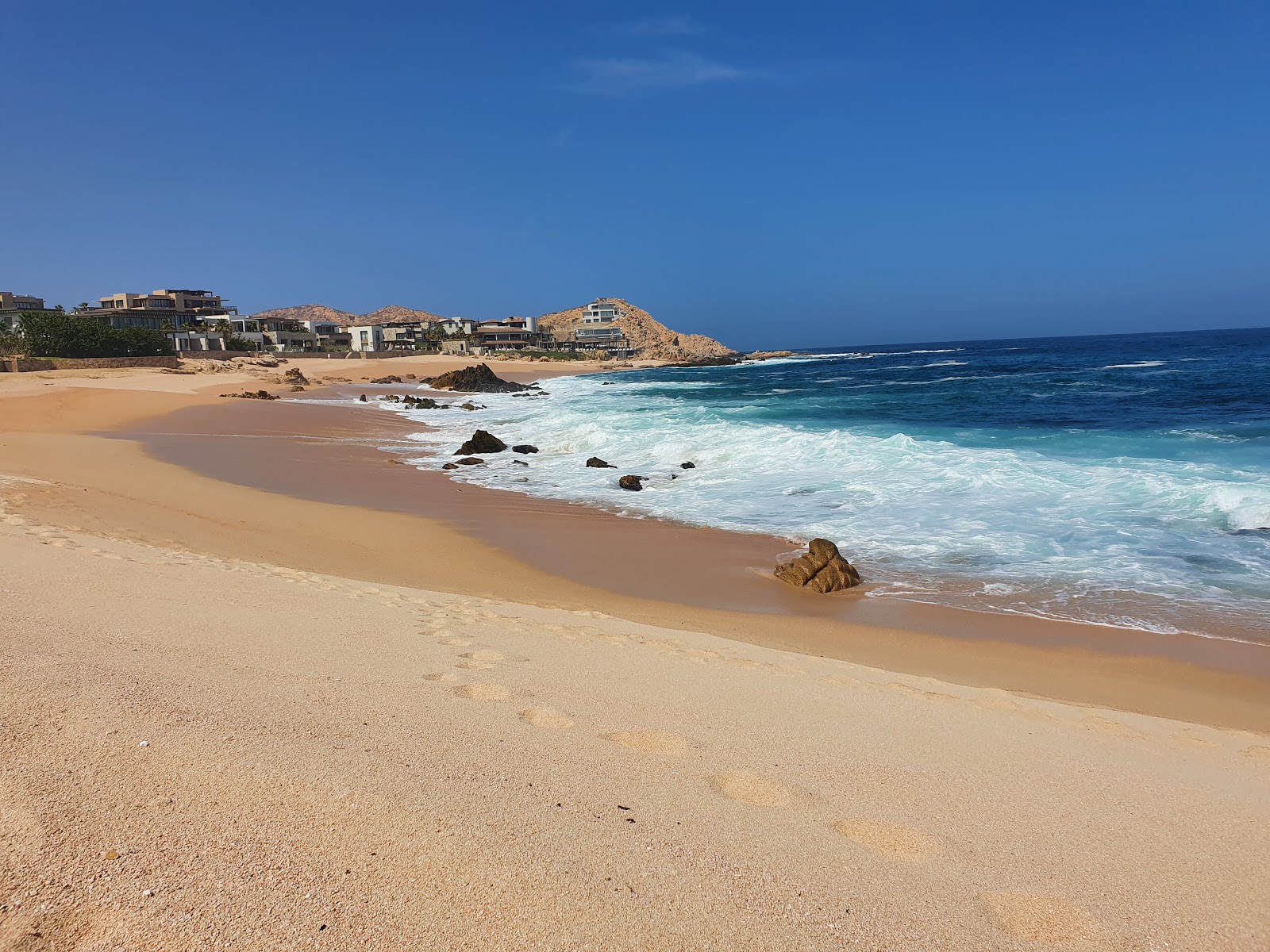 Viudas Beach的照片 带有碧绿色纯水表面