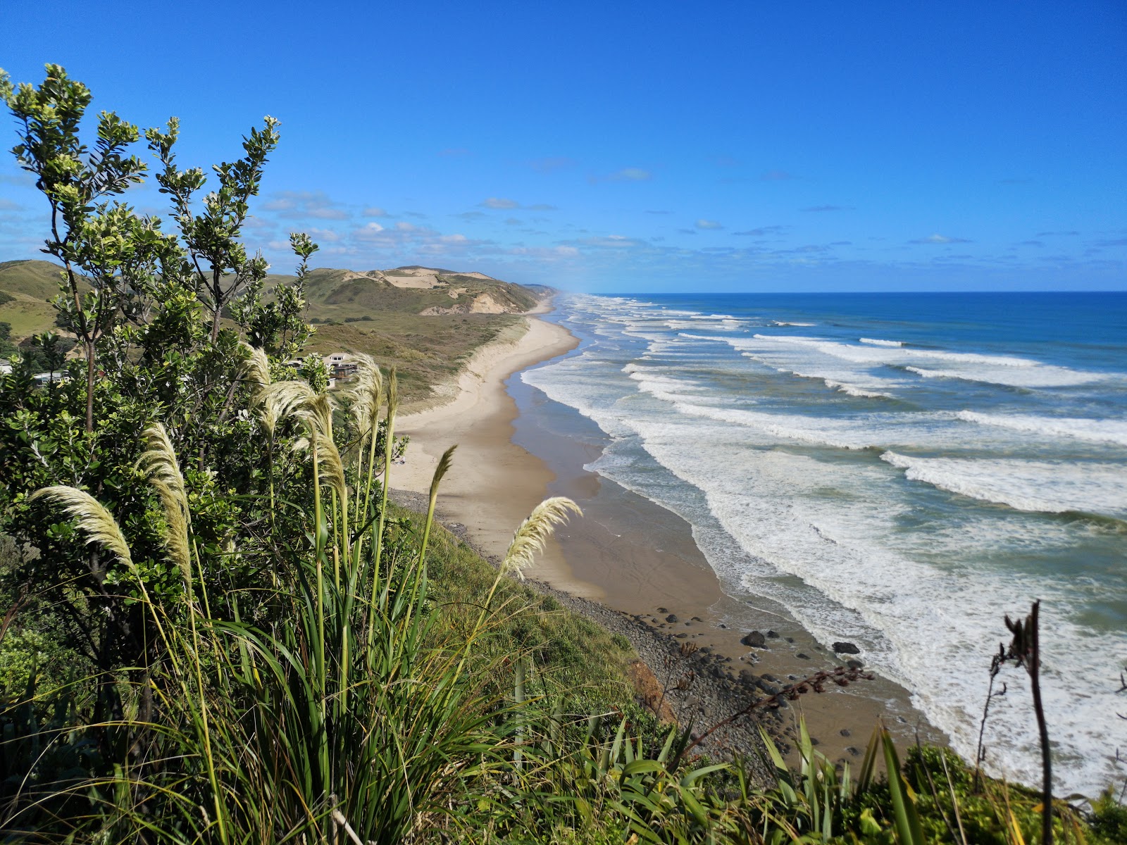 Φωτογραφία του Aranga Beach με φωτεινή άμμος επιφάνεια