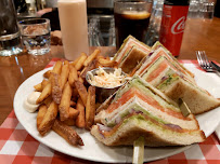 Club sandwich du Restaurant de cuisine américaine moderne Schwartz's à Paris - n°9
