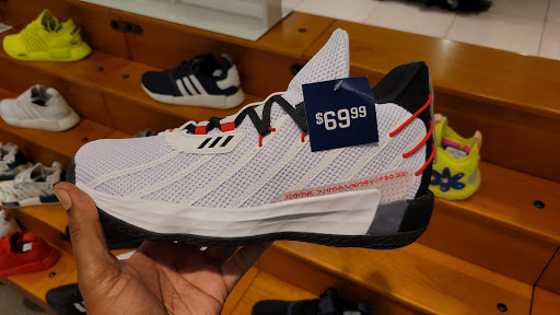 Sporting Goods Store «Champs Sports», reviews and photos, 1189 Glendale Galleria, Glendale, CA 91210, USA