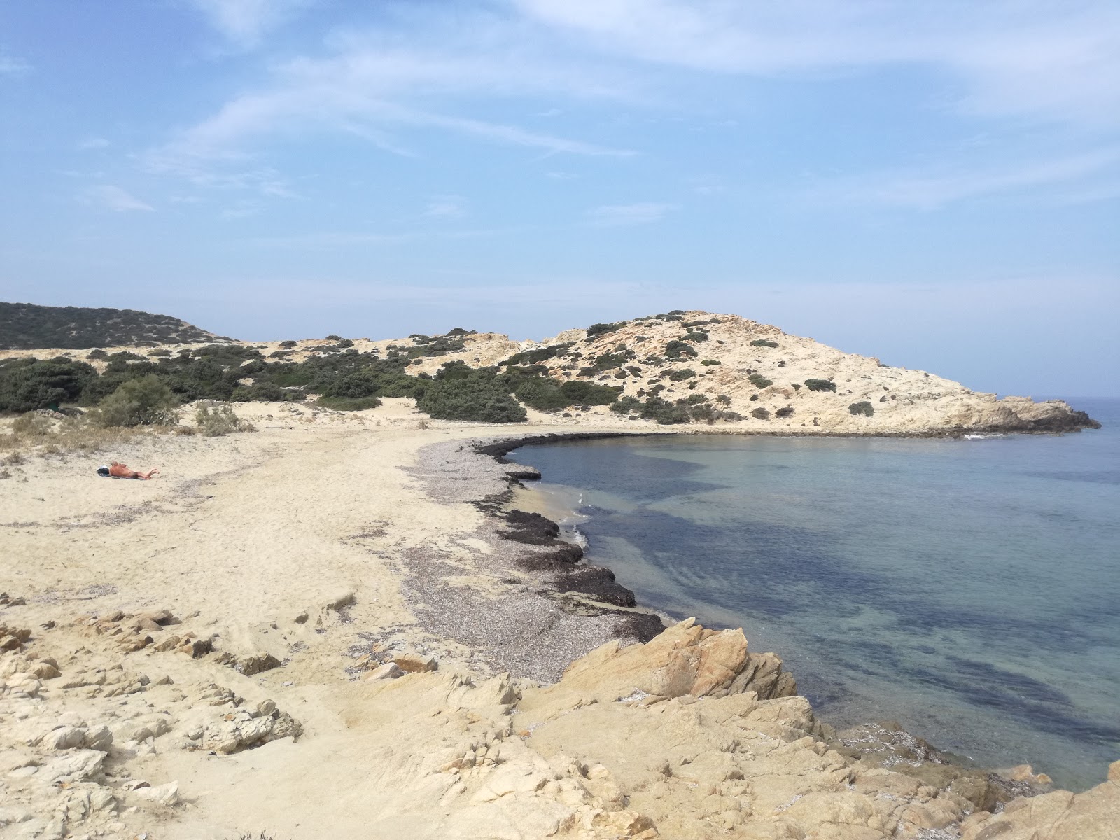 Photo de Livadia beach avec un niveau de propreté de partiellement propre