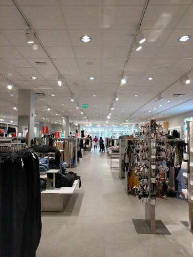 Outlet Mall «Tanger Outlet Hilton Head», reviews and photos, 1414 Fording Island Rd, Bluffton, SC 29910, USA