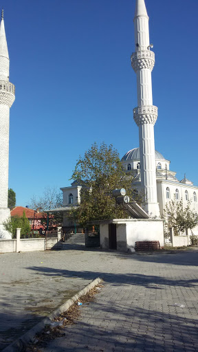 Ortaköy Mahallesi Camii