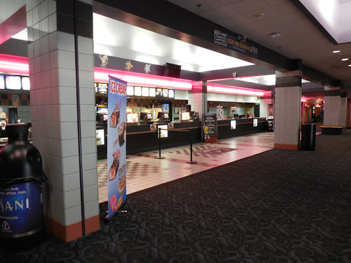 Movie Theater «Regal Cinemas Lloyd Center 10 & IMAX», reviews and photos, 1510 NE Multnomah St, Portland, OR 97232, USA