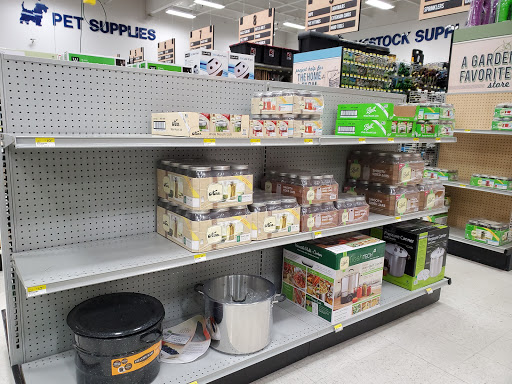 Animal Feed Store «Wilco Farm Store», reviews and photos, 734 McClaine St, Silverton, OR 97381, USA