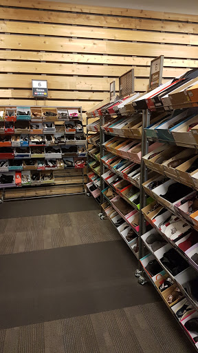 Shoe Store «DSW Designer Shoe Warehouse», reviews and photos, 8400 Factory Shops Blvd #400, Jeffersonville, OH 43128, USA