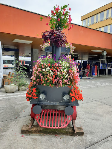 Baar, Bahnhof - Tankstelle