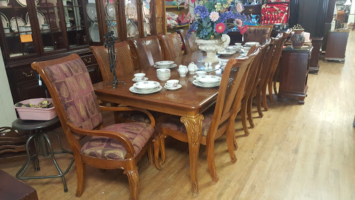 Antique Furniture Store «Useful Things Antiques & Collectibles Store», reviews and photos, 11 Crenshaw Ln, Coxs Creek, KY 40013, USA