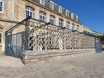 À Travers Fil à Paris