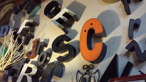 Thrift Store «OddBalls Nifty Thrift», reviews and photos, 530 NE 13th St, Fort Lauderdale, FL 33304, USA