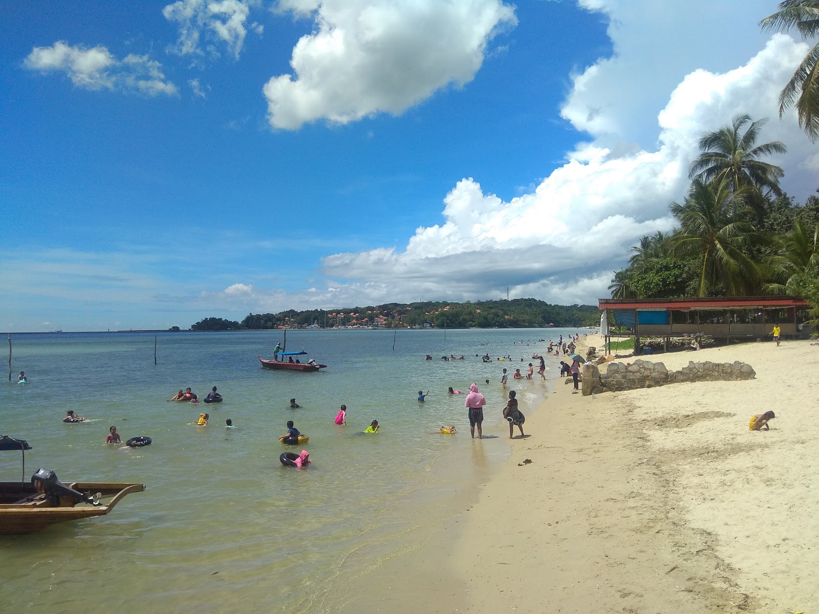 Nongsa Riau Beach'in fotoğrafı geniş plaj ile birlikte