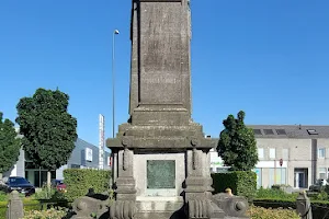 William Tyndale monument en park image