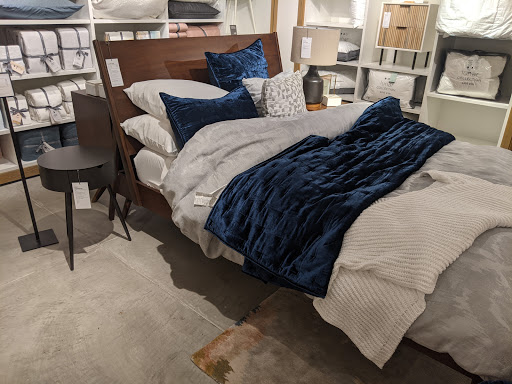 Furniture Store «west elm», reviews and photos, 400 W 47th St, Kansas City, MO 64112, USA