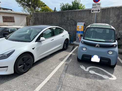 Borne de recharge de véhicules électriques Prise de Nice Charging Station Vence