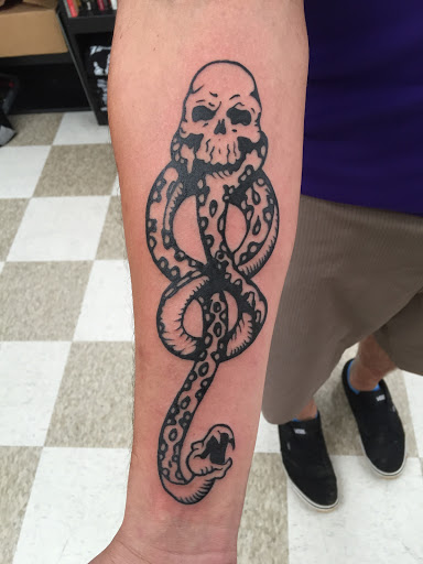 Tattoo Shop «Eye For An Eye Tattoo Parlor», reviews and photos, 1405 N Frazier St, Conroe, TX 77301, USA