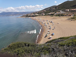Spiaggia Di Porto Alabe
'in fotoğrafı geniş bir kıyı şeridi ile birlikte
