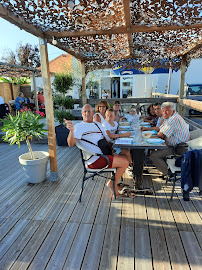 Atmosphère du Restaurant Le Buffet Jardais à Jard-sur-Mer - n°1