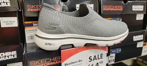 Shoe Store «Shoe Carnival», reviews and photos, 2105 N Prospect Ave, Champaign, IL 61822, USA