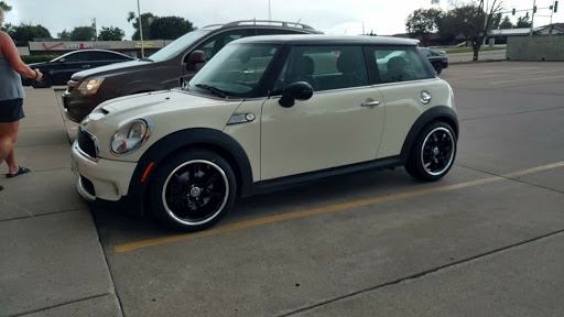 Auto Repair Shop «Muscatine Tire & Auto», reviews and photos, 2105 Park Ave, Muscatine, IA 52761, USA