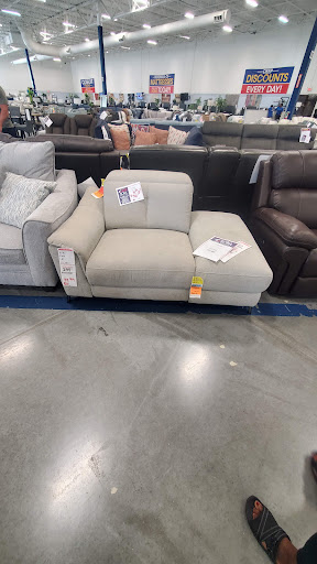 Outlet Store «Rooms To Go Outlet Furniture Store - Pearl River», reviews and photos, 63295 Old Military Rd, Pearl River, LA 70452, USA