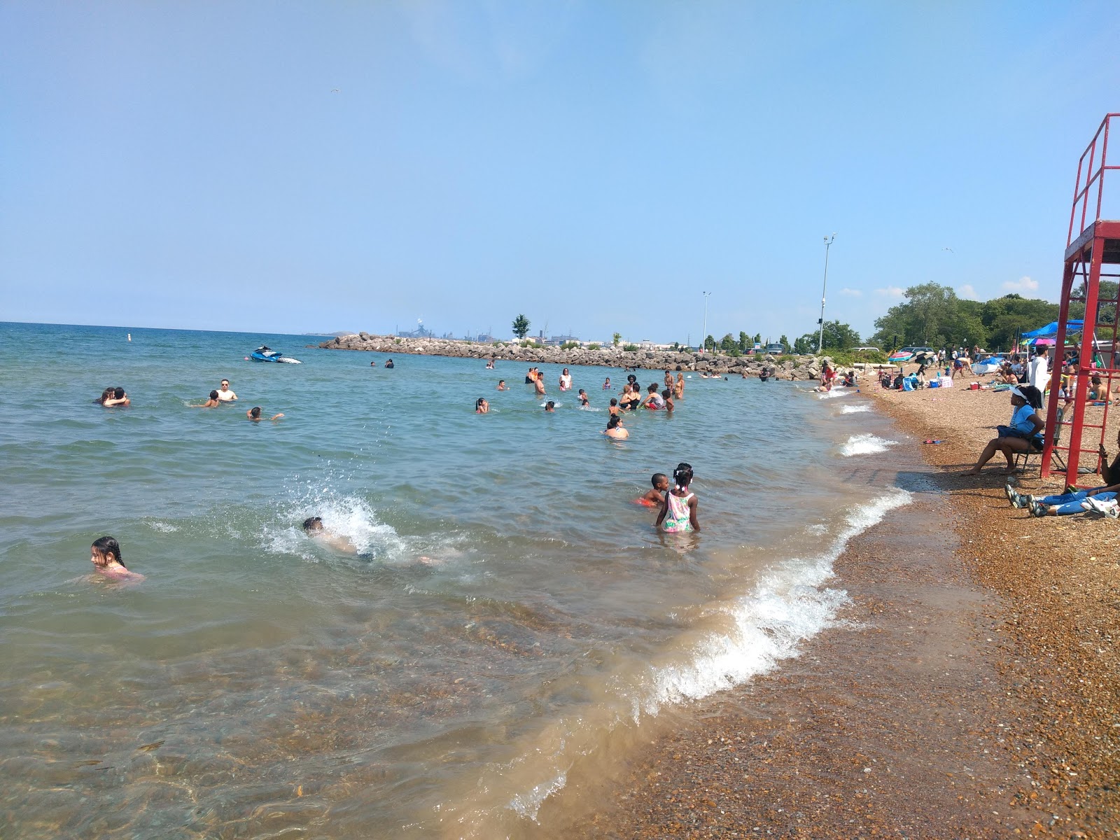 Fotografija Whihala Beach in naselje
