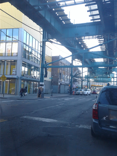 Self-Storage Facility «Safeguard Self Storage», reviews and photos, 119-24 Jamaica Ave, Richmond Hill, NY 11418, USA