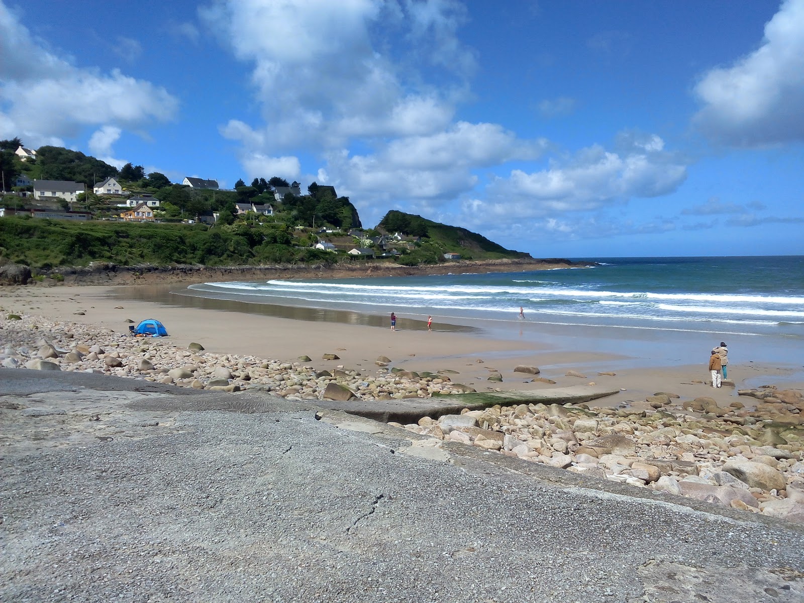 Foto di Plage de l'Anse du Brick con una superficie del sabbia beige